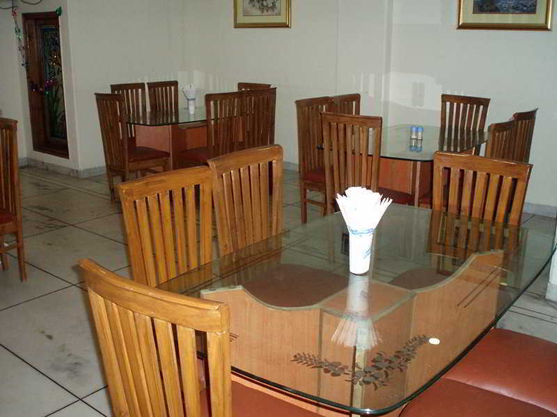 Fabhotel Ashu Palace Karol Bagh Дели Ресторан фото